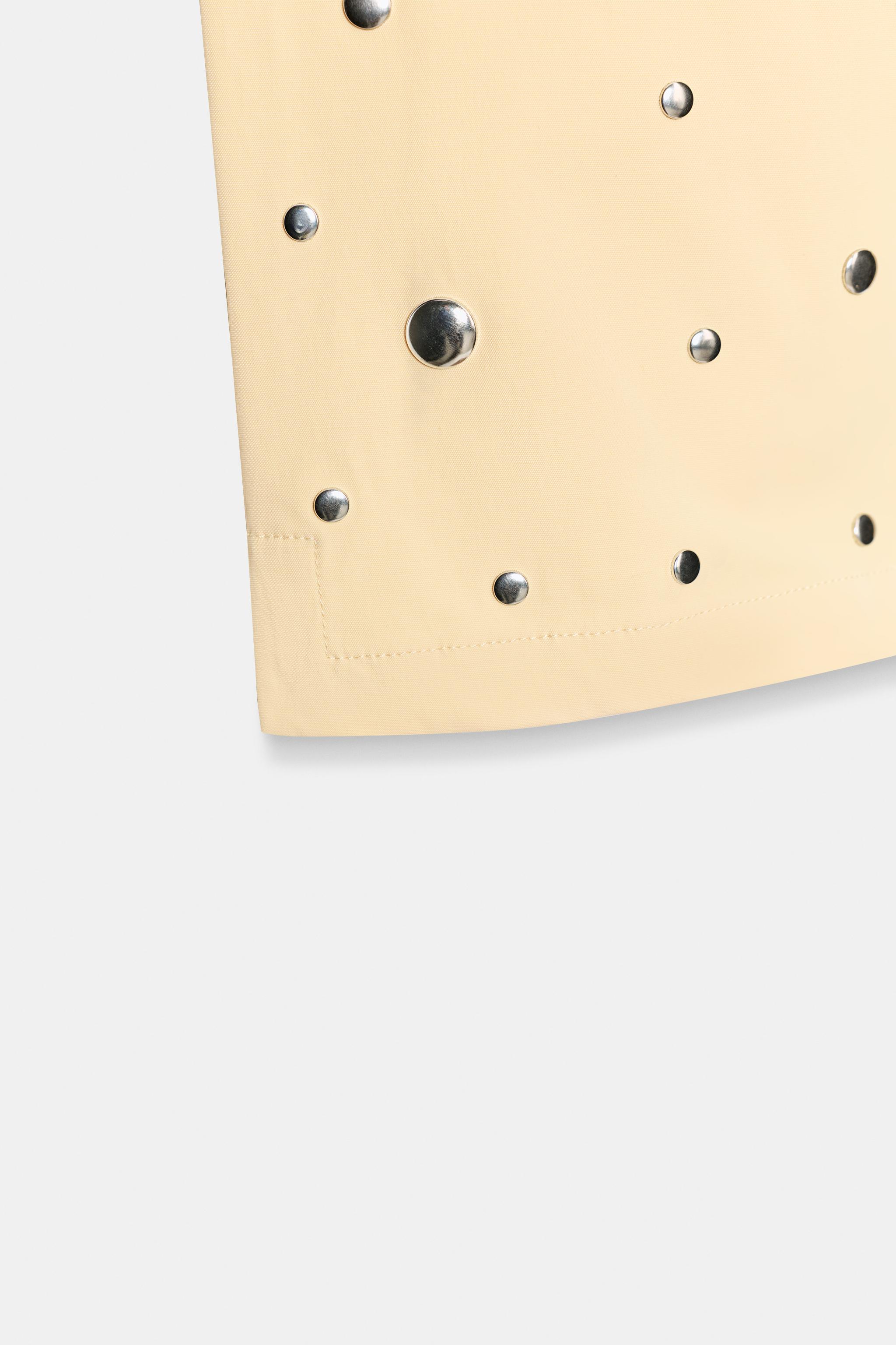 STUDDED CAPRI PANTS